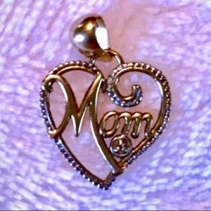 10K Gold Heart Shape Mom Pendant